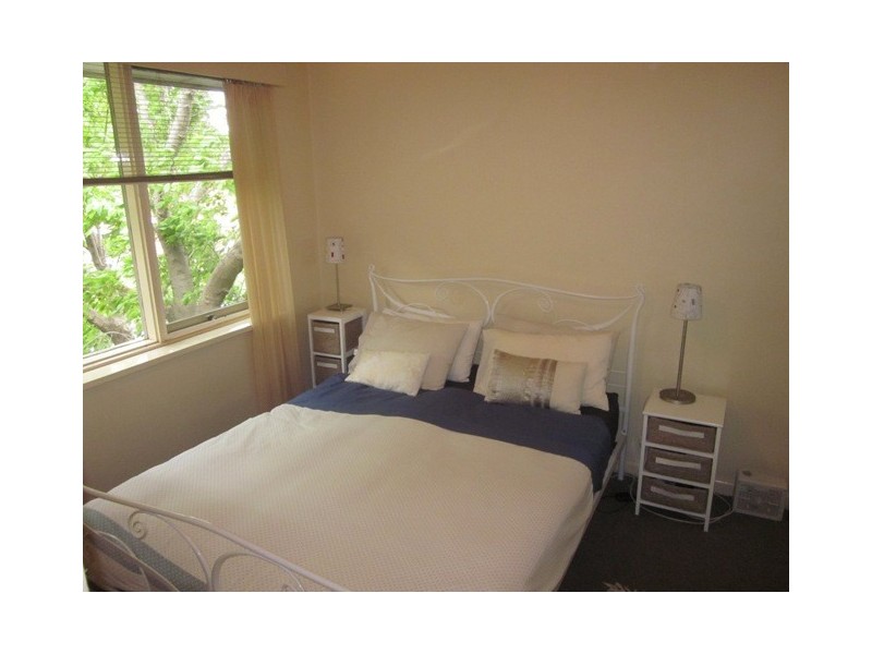 18/278 Barkly Street, St Kilda VIC 3182