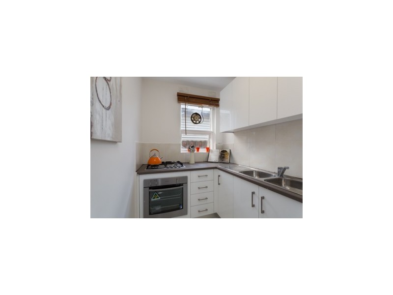2/100 Glenhuntly Road, Elwood VIC 3184