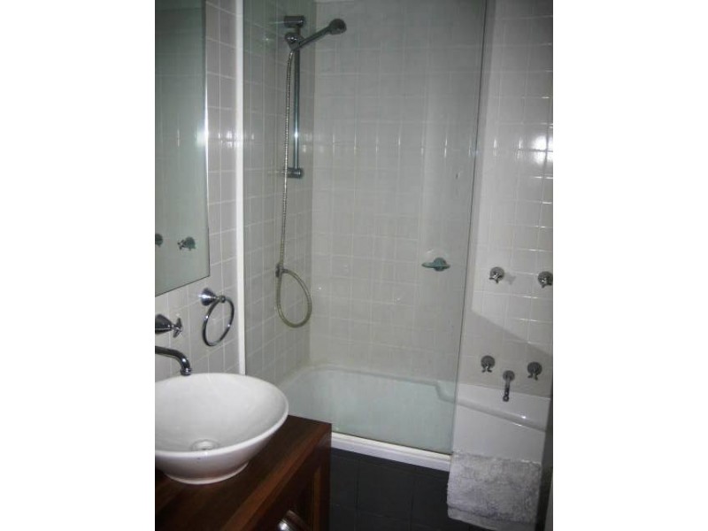 1101/166 Wellington Parade, East Melbourne VIC 3002