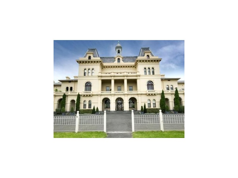 18 Wiltshire Drive, Kew VIC 3101