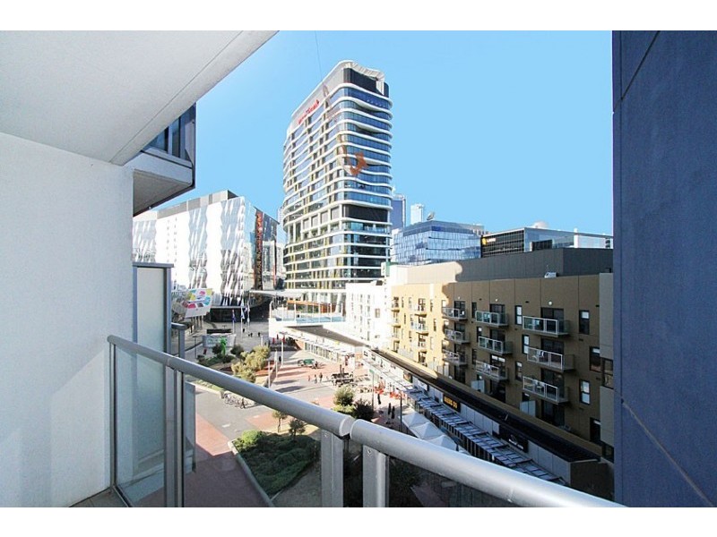 906/100 Harbour Esplanade, Docklands VIC 3008