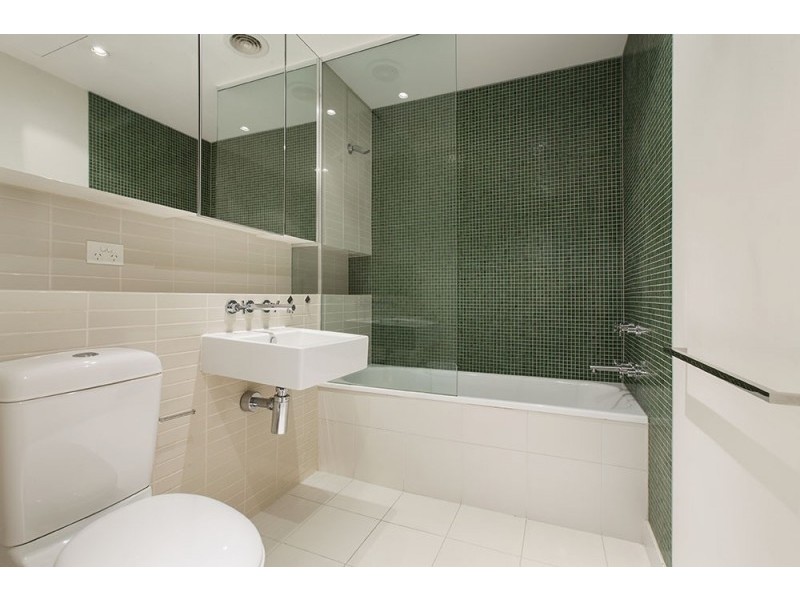 211/55 Queens Road, Melbourne VIC 3004