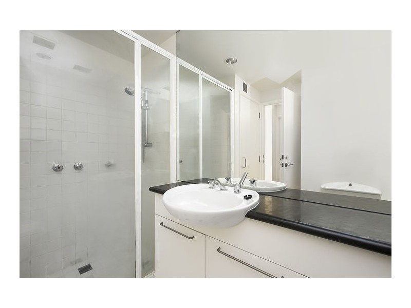 64B/211 Wellington Parade South, East Melbourne VIC 3002