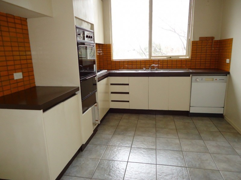 11/521 Royal Parade, Parkville VIC 3052