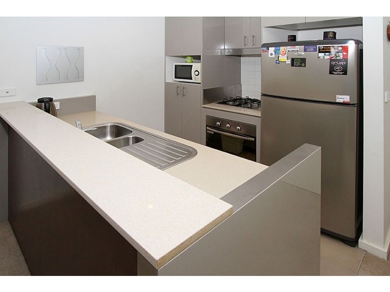 B706/55 Bay Street, Port Melbourne VIC 3207