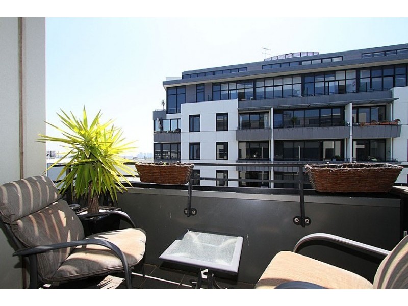 B706/55 Bay Street, Port Melbourne VIC 3207