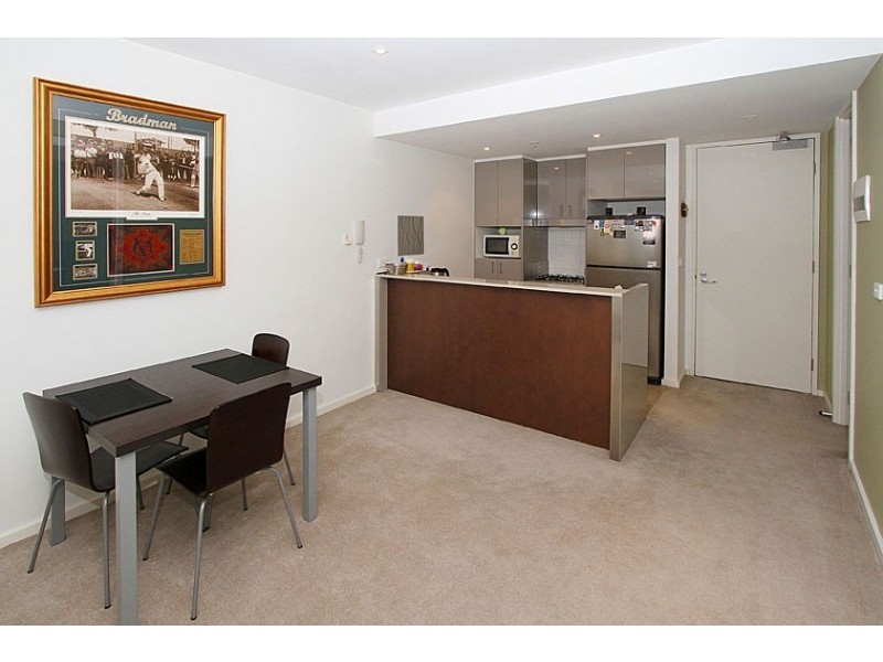 B706/55 Bay Street, Port Melbourne VIC 3207