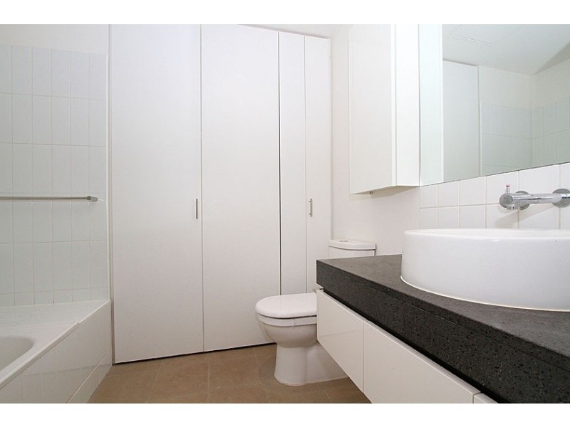 B706/55 Bay Street, Port Melbourne VIC 3207