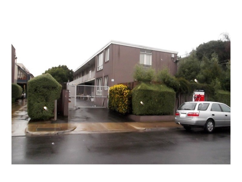 2/125 Victoria Street, Brunswick VIC 3056