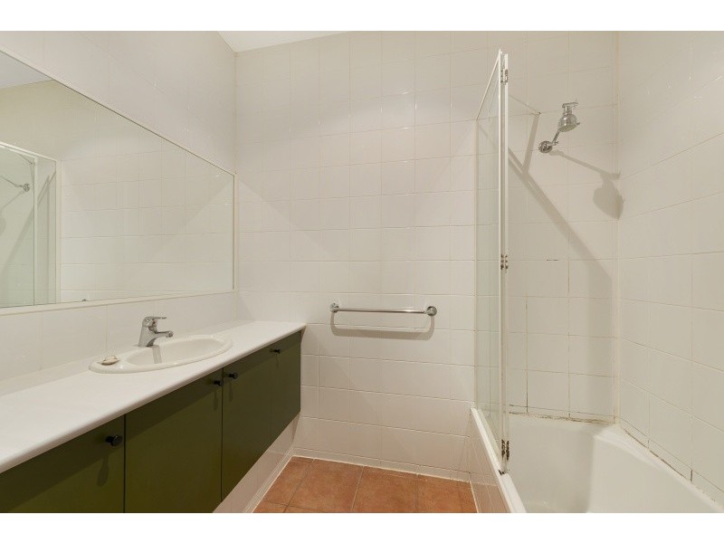 2/6 Anthony St, Melbourne VIC 3000