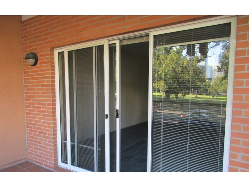 2/18 Dudley Street, West Melbourne VIC 3003