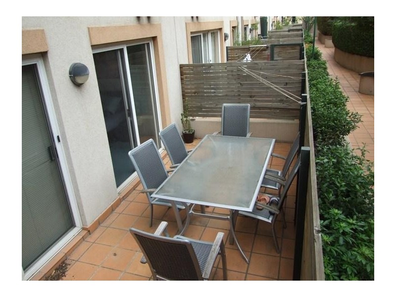 2/18 Dudley Street, West Melbourne VIC 3003