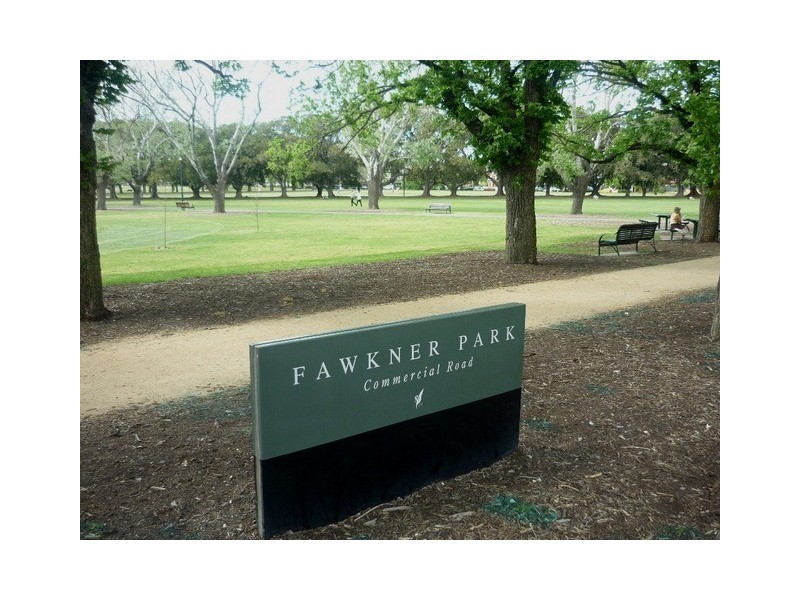 211/2A Henry Street, Windsor VIC 3181