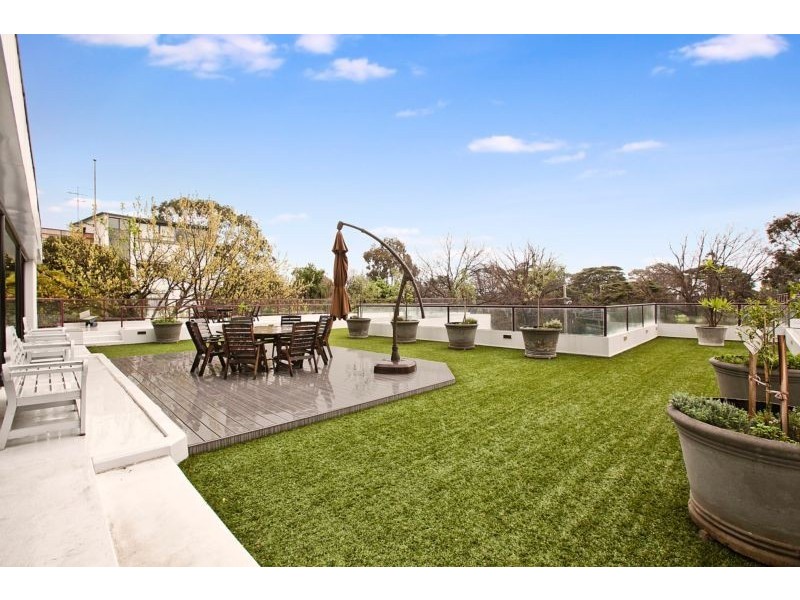 2B/29 Queens Rd, Melbourne VIC 3004