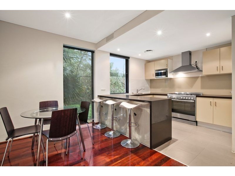 2B/29 Queens Road, Melbourne VIC 3004