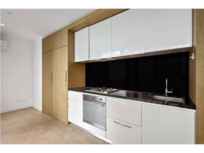 1011/74 Queens Road, Melbourne VIC 3004