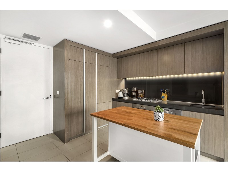 1704/50 Albert Road, South Melbourne VIC 3205