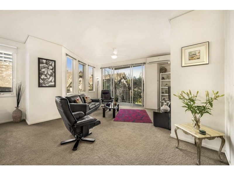 211/23 Queens Road, Melbourne VIC 3004