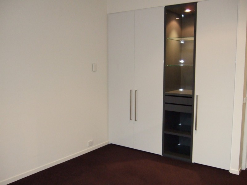 2004/7 Riverside Quay, Southbank VIC 3006