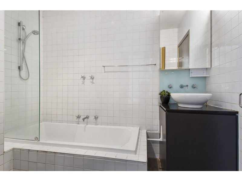 1013/233 Collins Street, Melbourne VIC 3000