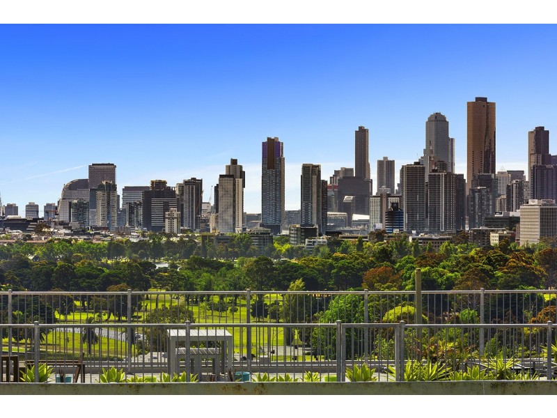 1402/82 Queens Road, Melbourne VIC 3004