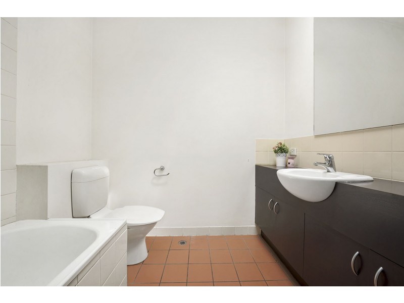 34/12 Collins Way, Melbourne VIC 3000