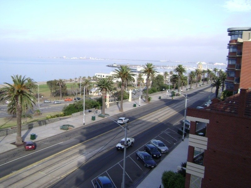 5B/21 The Esplanade, St Kilda VIC 3182