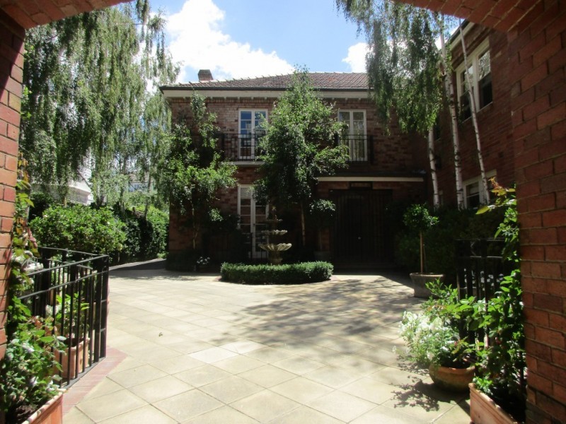 10/174 George Street, East Melbourne VIC 3002