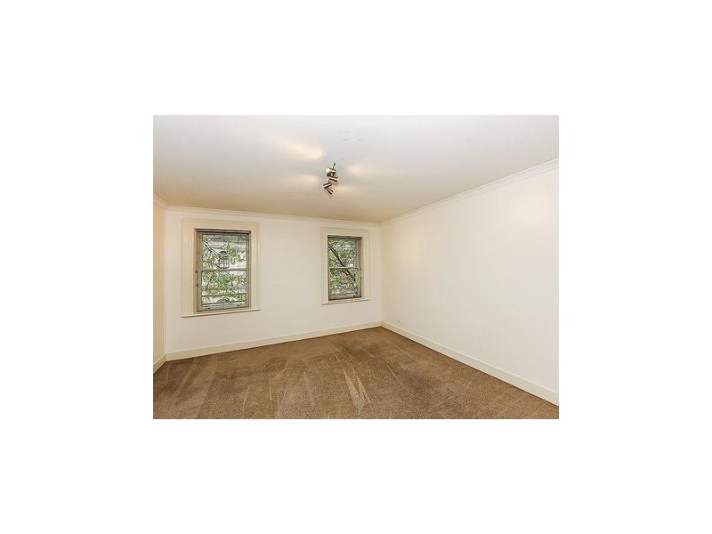 2/20 Somerset Place, Melbourne VIC 3000