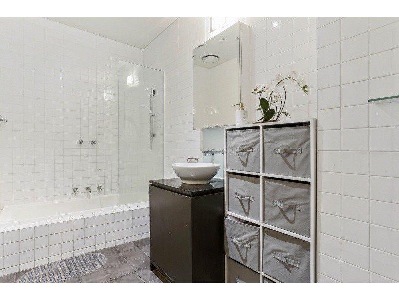 1211/233 Collins Street, Melbourne VIC 3000