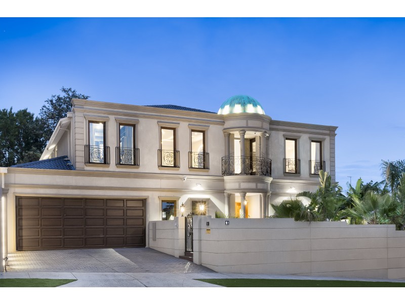 11 Lynedoch Avenue, St Kilda East VIC 3183