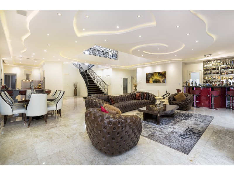 11 Lynedoch Avenue, St Kilda East VIC 3183