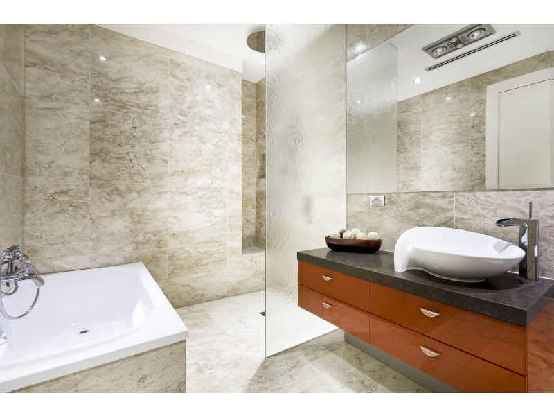 11 Lynedoch Avenue, St Kilda East VIC 3183