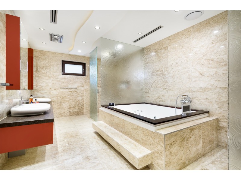 11 Lynedoch Avenue, St Kilda East VIC 3183