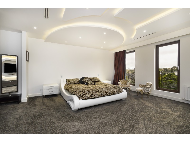 11 Lynedoch Avenue, St Kilda East VIC 3183