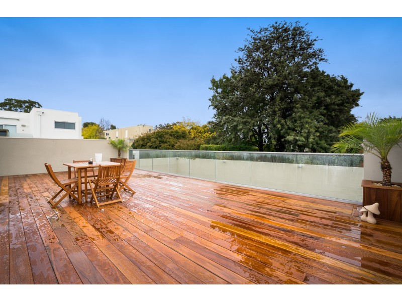 11 Lynedoch Avenue, St Kilda East VIC 3183