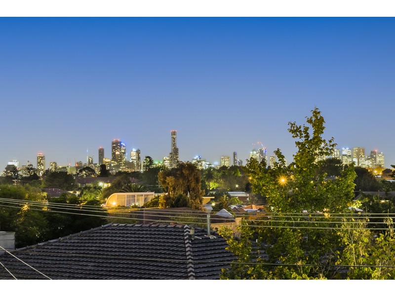 11 Lynedoch Avenue, St Kilda East VIC 3183
