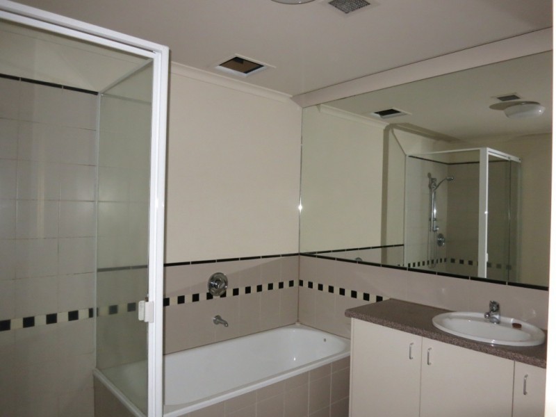 106/26 Queens Road, Melbourne VIC 3004