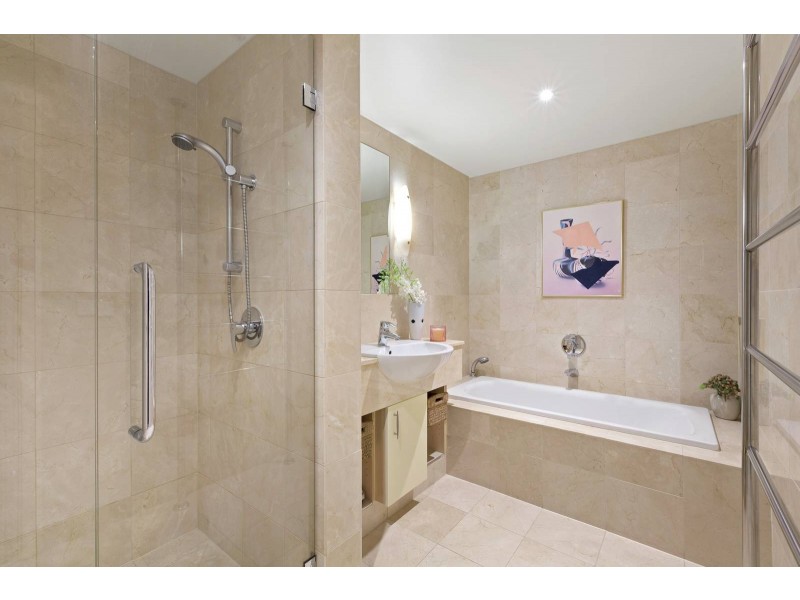 806/19 Queens Road, Melbourne VIC 3004