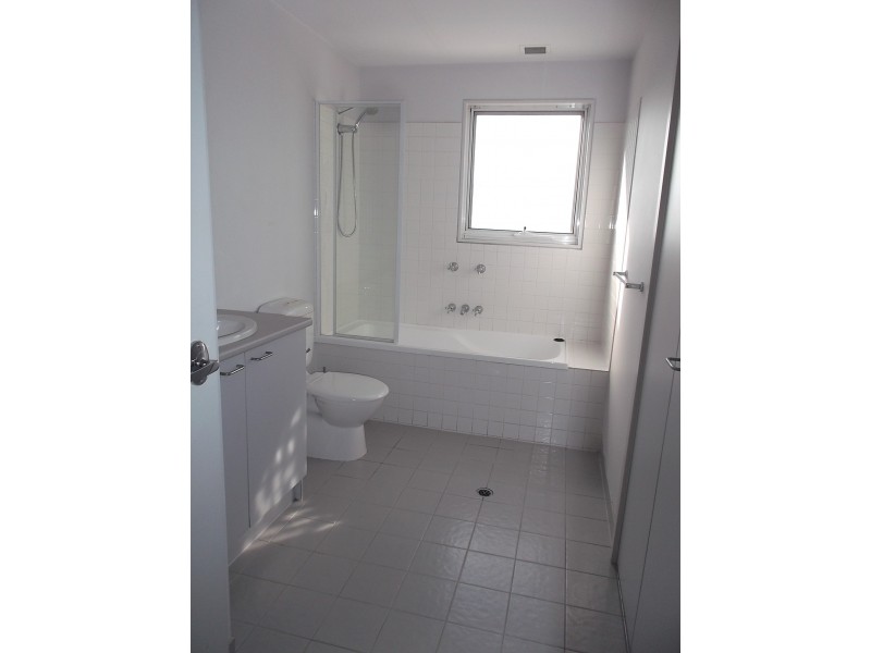 40/1 Gatehouse Drive, Kensington VIC 3031