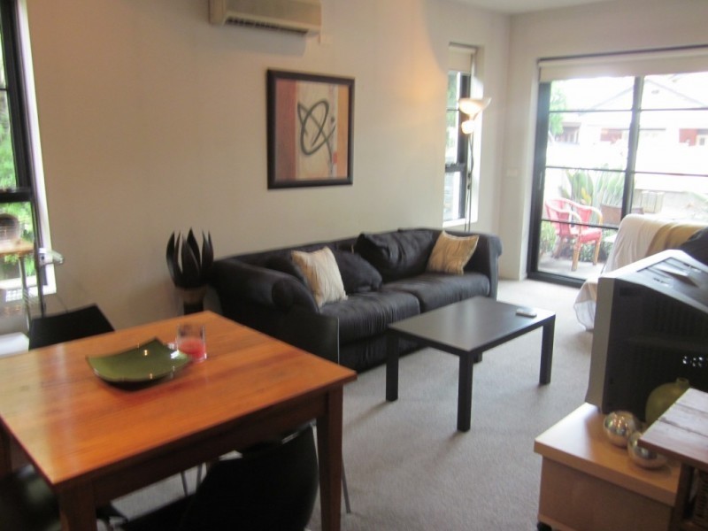 4/220 Barkly Street, St Kilda VIC 3182