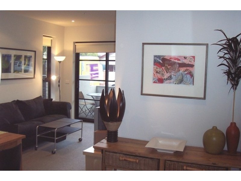 4/220 Barkly Street, St Kilda VIC 3182