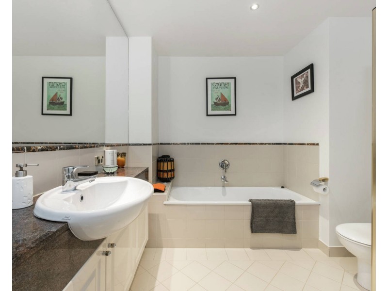 G02/15 Queens Road, Melbourne VIC 3004