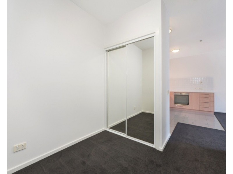 2004/250 Elizabeth Street, Melbourne VIC 3000