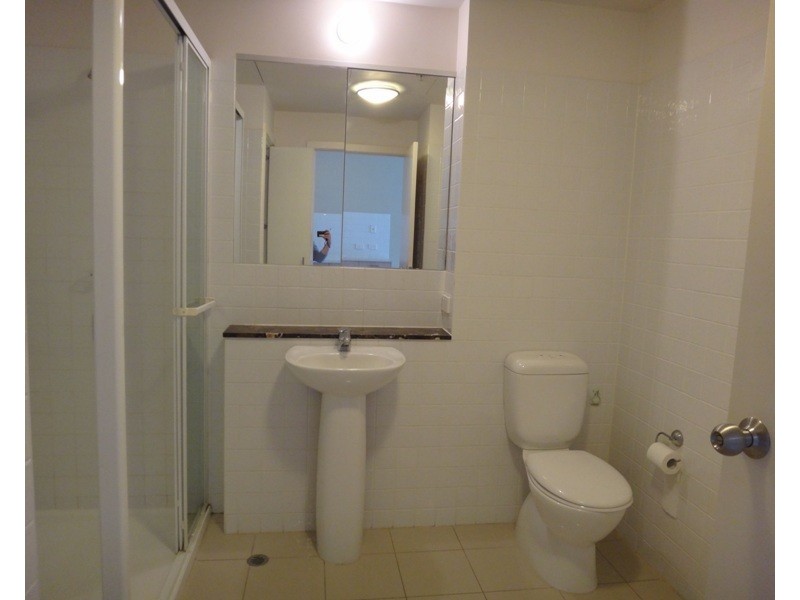 1813/250 Elizabeth Street, Melbourne VIC 3000