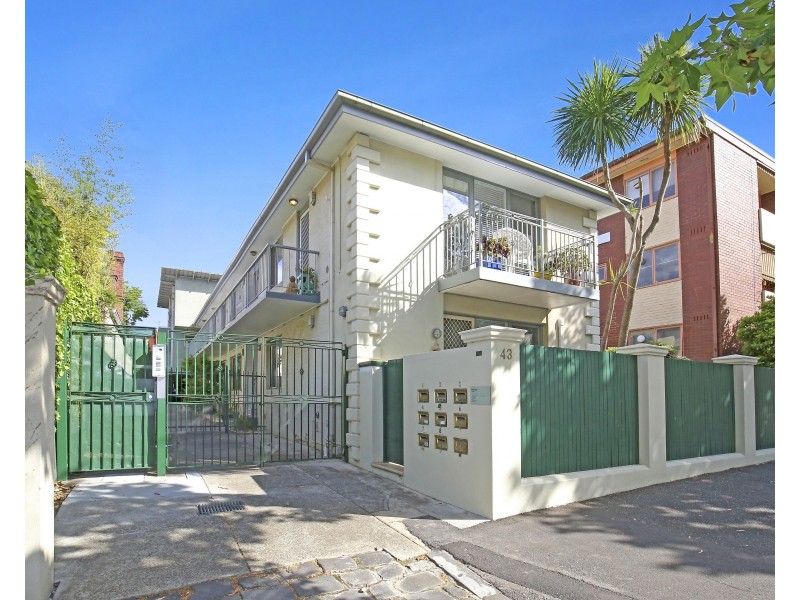 1/43 Barkly Street, Carlton VIC 3053
