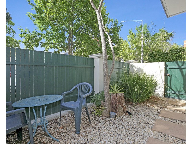 1/43 Barkly Street, Carlton VIC 3053