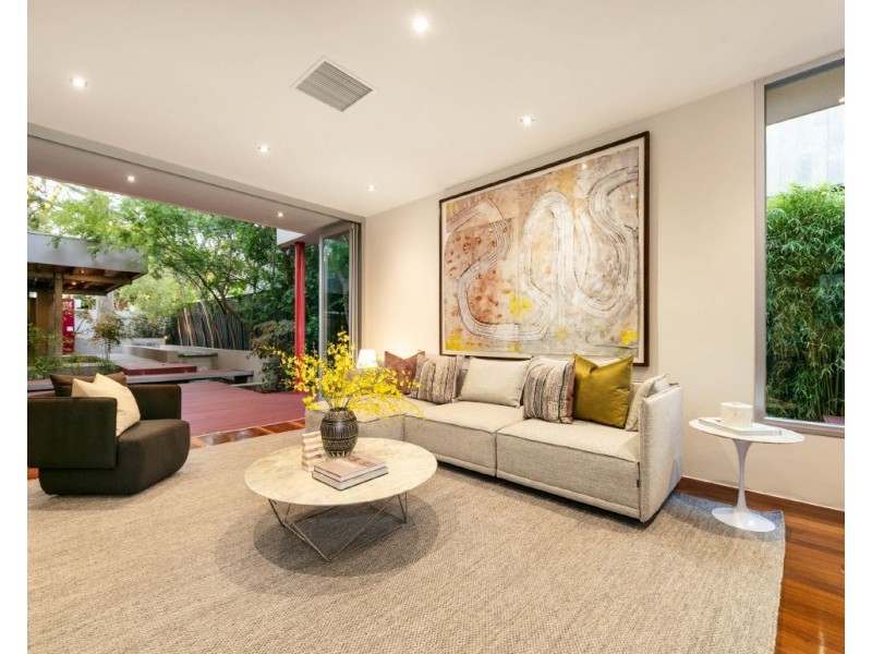 8 Woodside Crescent, Toorak VIC 3142