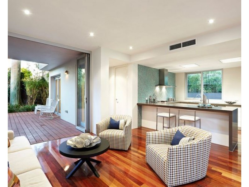 8 Woodside Crescent, Toorak VIC 3142