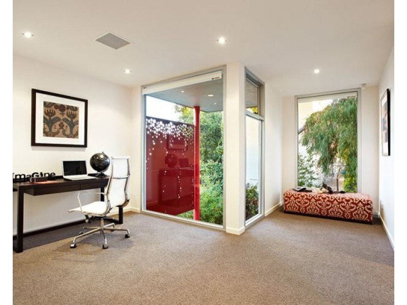 8 Woodside Crescent, Toorak VIC 3142